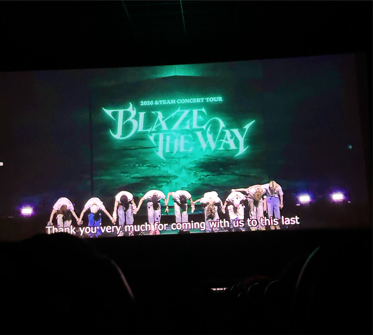 asol4r's tweet photo. meu aniversário é só dia 29 mas esse já foi o melhor presente, obrigada pelo show incrível amo viver no mundinho luné te amo pra sempre &amp;team

#ASIATOUR_BLAZETHEWAY_LIVEVIEWING
#BLAZETHEWAY_LV_BRASIL https://t.co/c15FLULrdR