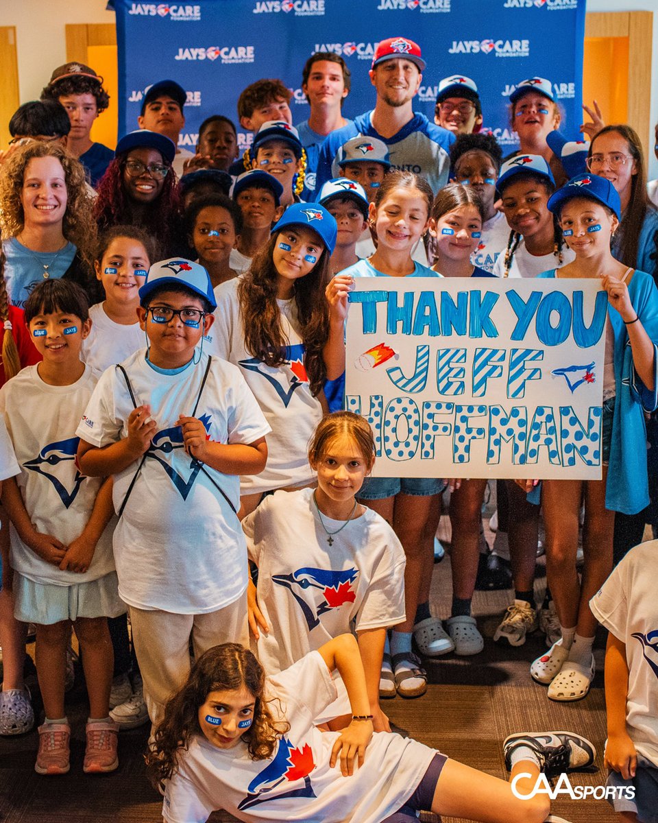 PR927FM's tweet photo. PIRATES IN THE PROS: Blue Jays relief pitcher Jeff Hoffman was part of the recent Jays Care Community Clubhouse in Toronto. He and Mizuno Baseball USA gifted a glove to everyone in attendance along with some extra Blue Jays swag.
📸 Jeff Hoffman and CAA Baseball
#piratesinthepros🏴‍☠️