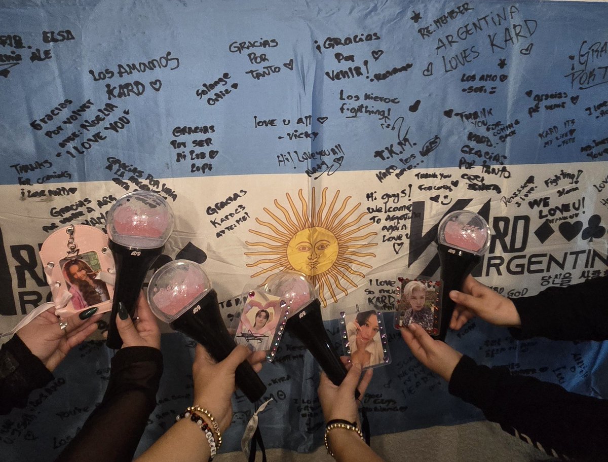designedby323's tweet photo. forever with KARD ♡

QUEREMOS A KARD EN ARGENTINA

#KARDINARGENTINA
#NOWHEREINARGENTINA

@KARD_Official @gigmusicoficial https://t.co/oAjvYiAHHw