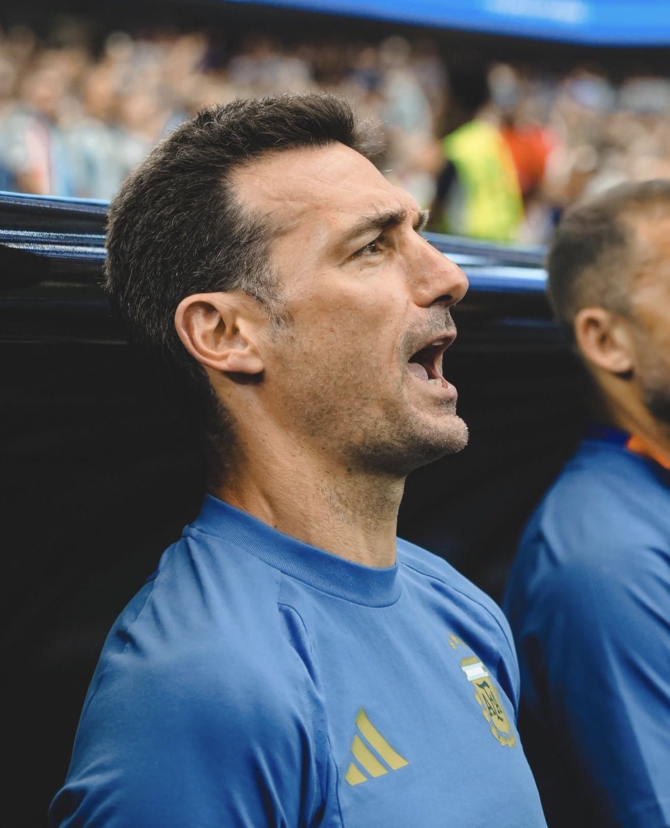 gonzaloferreyr's tweet photo. “Quien tiene de amigo a un argentino, tiene un tesoro”.

Lionel Scaloni. https://t.co/MGKloSOdP1