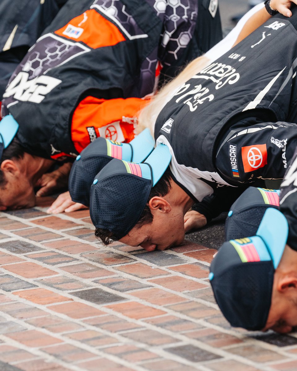 CoreyHeim_'s tweet photo. Holy 💩! WINNERS at the Brickyard!!! @23XIRacing @FieldandStream https://t.co/ABJbsER1jN