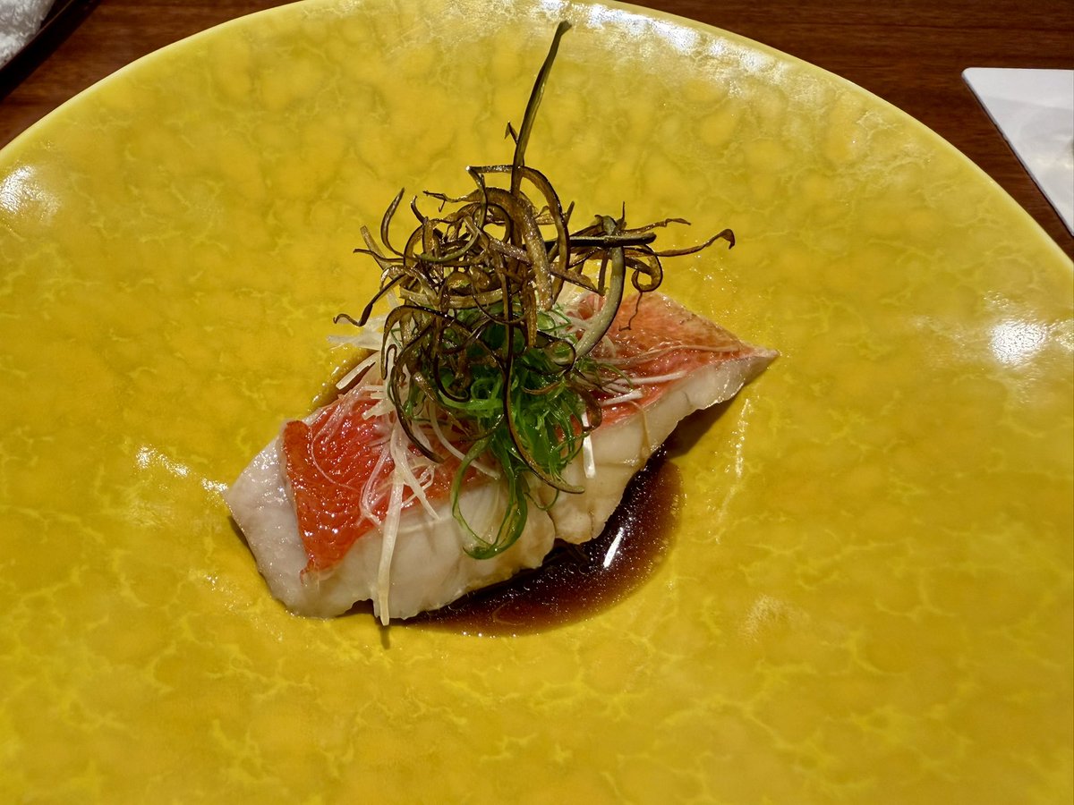 temp_akiyama's tweet photo. ジョブチューンで審査員をされている古藤さんのお店、福島ことに行きました！料理はどれも美味しく、味わいだけじゃない食べ合わせ、食感、香りなど...料理の奥深さを体感できる。お皿も美しいしライブ感のある楽しい雰囲気でつい食べ過ぎてしまった。またシーズン変わって行きたいです。 https://t.co/llBAyQhGty
