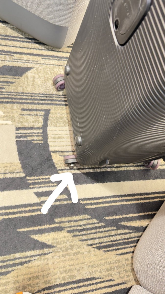 Prateekash's tweet photo. @emirates @EmiratesSupport as i came back from flight from lhr to Singapore on july 25 landing on july 26 my wheels of the luggage were broken by emirates in handling. Kindly help to either compensate or repair the same. https://t.co/IRKITc9ek7