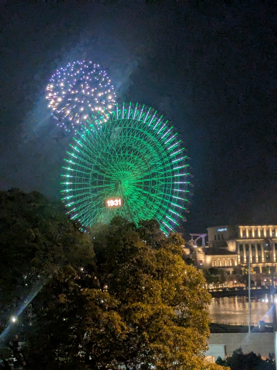 9101hs's tweet photo. 昨日はリクエストのカフェラピスでランチ、石川町の麻布（よりは人通りも落ち着いている）のような雰囲気を楽しみ、中華街のヲタクな楽器屋を嗜み、ハンマーヘッドでアイスクリームに舌鼓を打ち、みなとみらいで花火を鑑賞。
急な雨もタイミング的に避けられ良いデートの日だった😊 https://t.co/r2SFAWcqUr