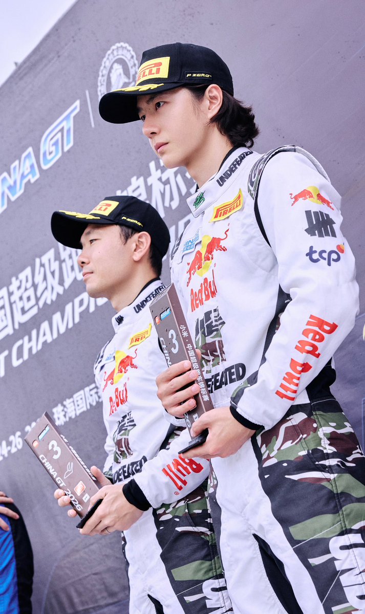 YBO knows exactly how breathtaking Yibo's side profile is and