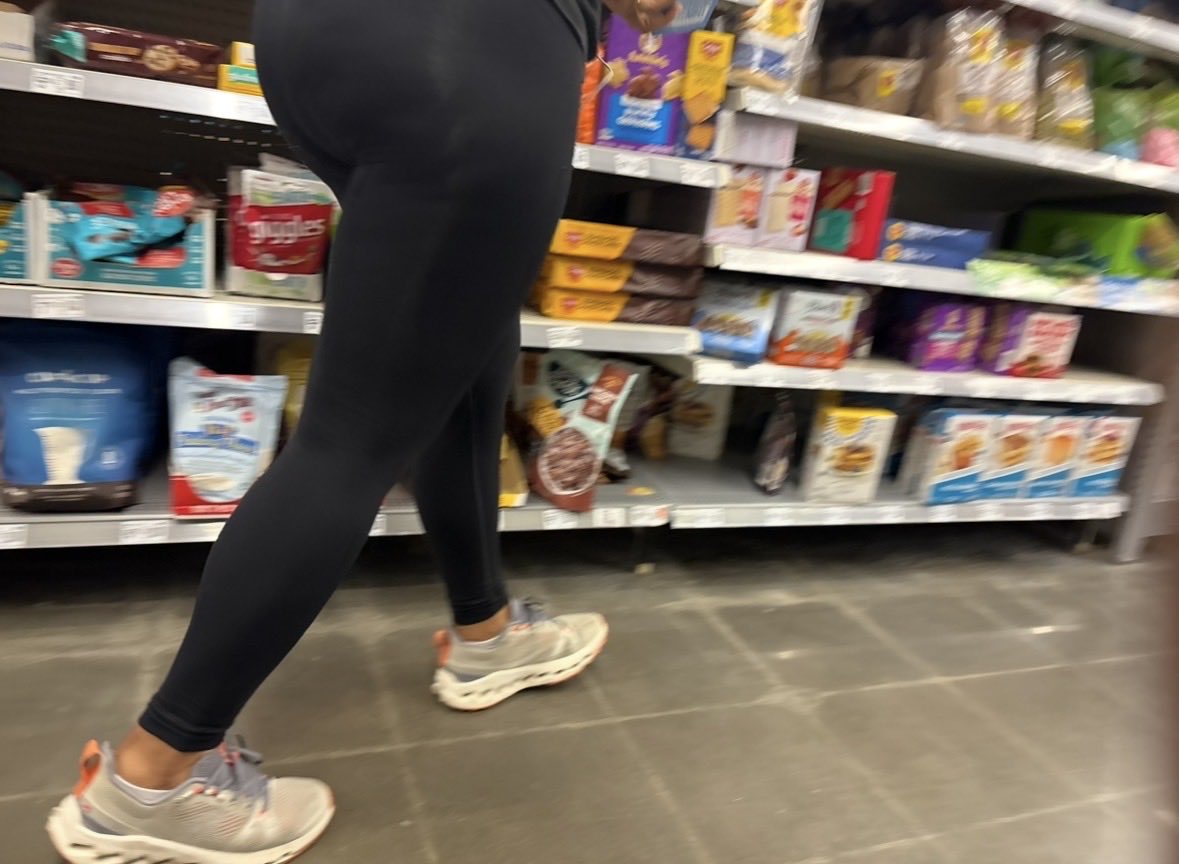 AtlCandids's tweet photo. always sum thick shi at walmart i gotta come more often #candid #photo https://t.co/WR5jNUG1SH