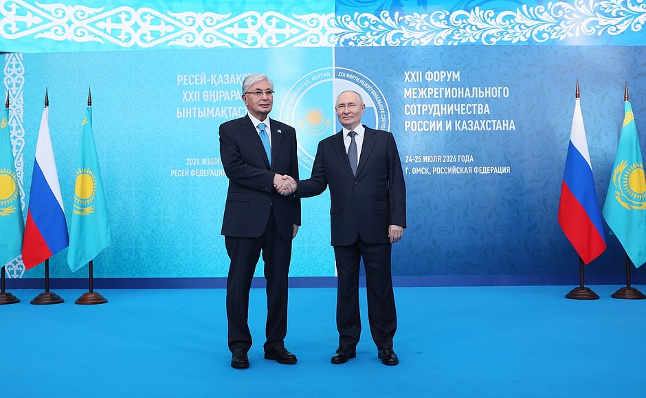 EurasianStar_'s tweet photo. Kazakhstan President Kassym-Jomart Tokayev and Russian President Vladimir Putin took part in the plenary session of the 22nd Russia-Kazakhstan Interregional Cooperation Forum, “Forming a Global Logistics Ecosystem: New Horizons for Russia-Kazakhstan Cooperation.” https://t.co/RuWCMoTynt