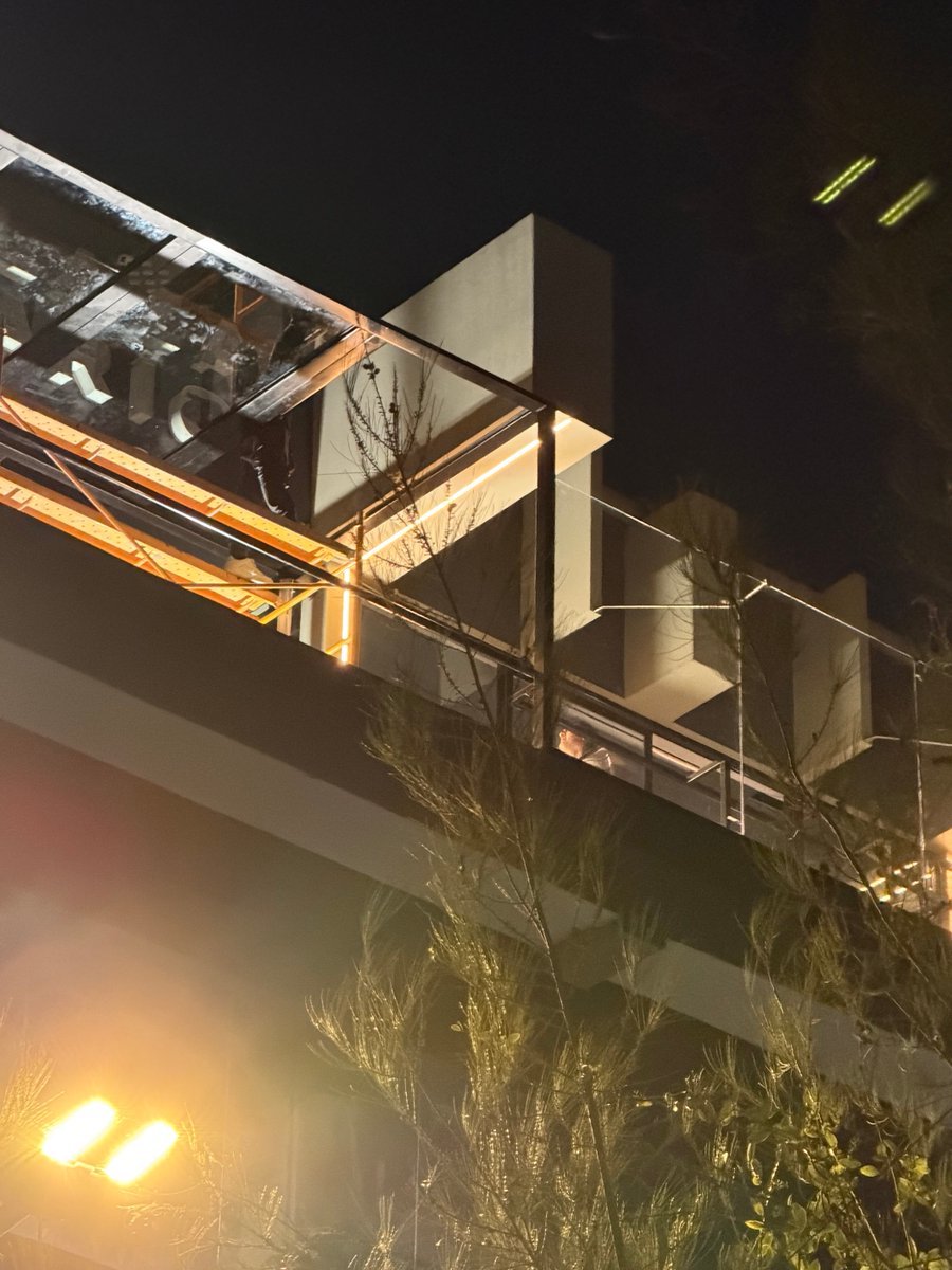 RProvideciaAC's tweet photo. @GobGuadalajara 
@VeroDelgadilloG
Hay preparativos para un restaurant BAR en la azotea de Plaza Dario, Providencia donde hace meses se intentó abrir, los vecinos se opusieron por ser zona habitacional.
Revisen Anuencia Vecinal que presenten porque @pierovegayahooc las falsifica. https://t.co/DvhkiE5wbC