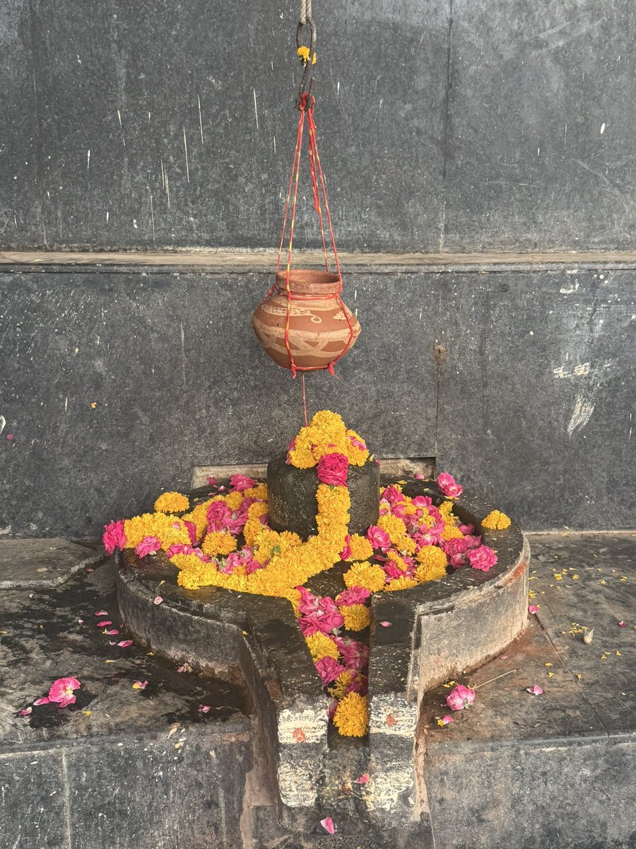 garg_trupti's tweet photo. हर हर महादेव 🙏🏻

#Team_Saffron🚩 https://t.co/1AwtJFD1jQ