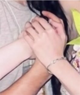 kaijeaw__19's tweet photo. ถ่ายรูปเข้าใจได้ แต่ “ หลิงกุมมือออม ” ไม่เข้าใจ😖 https://t.co/gjCIHEPj0G
