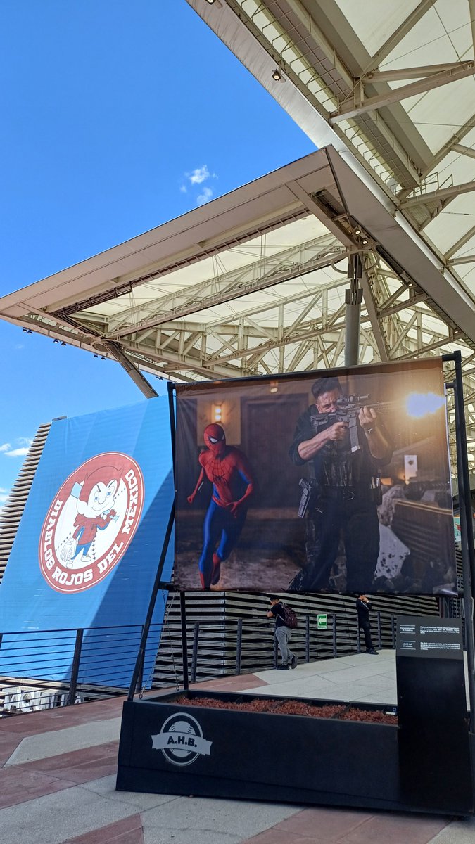 PadronSamanta's tweet photo. Los @DiablosRojosMX dándome mi momento "medias de abejita" para esta fan de Spider-Man desde siempre ❤️🕷💙⚾️ @HarpEstadio https://t.co/MMSYzrKvxl