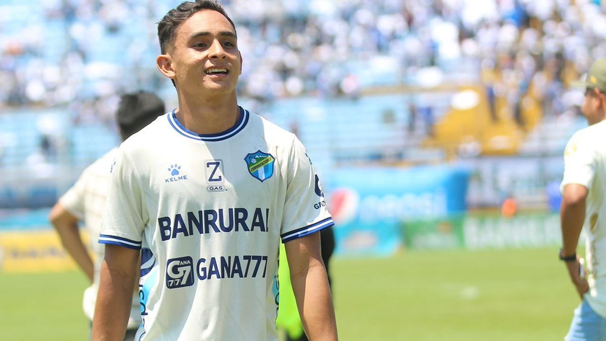DataCrema_'s tweet photo. -Diego Santis vs Suchitepequez. 

- El jugador que más km recorrio (11,6km)
- El jugador con más duelos ganados (11)
- El jugador con mas pases acertados (49)
- El jugador con menos errores (6) 

#DataCrema⚪️ https://t.co/sPPMVMOmJD