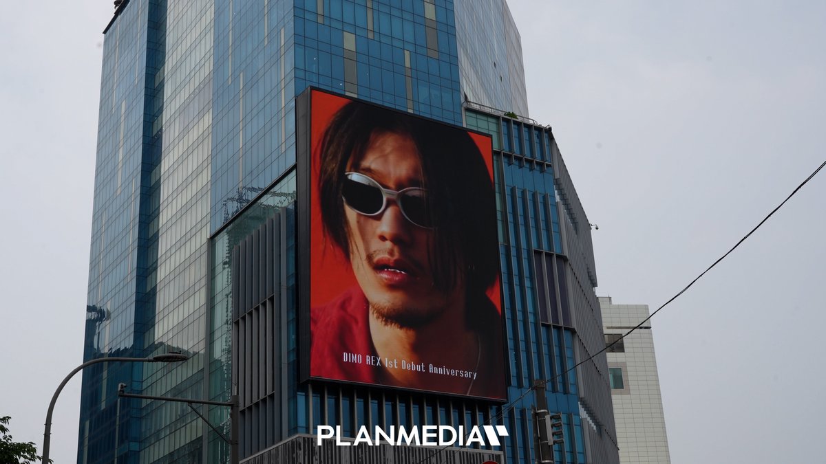 PLANMEDIA365's tweet photo. ✨💙 DIMO REX 서포트!
📢 매체 : 신촌 현대백화점 유플렉스 LED + 지하 DID 패키지
📍 위치 : 신촌 현대백화점 유플렉스
🗓️ 일정 : 2026.07.16 (1일)
📩 광고 문의
👉 https://t.co/U4dASHDkq5
#DIMOREX #유플렉스 #신촌광고 #팬서포트 #전광판광고 #PLANMEDIA https://t.co/bb8xuGh6TL