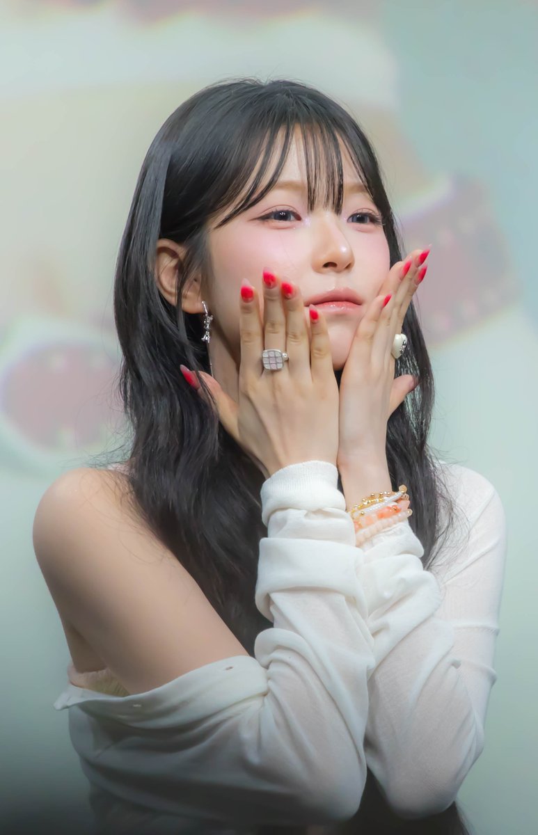 vyb11033's tweet photo. ［2026.07.25］#음중 #미팬 #VitaminME \(//∇//)\ 🩷🩷
#fromis_9 #프로미스나인 #プロミスナイン
#백지헌 #ペク・ジホン  #JiHeon https://t.co/LkyobZuA7Y