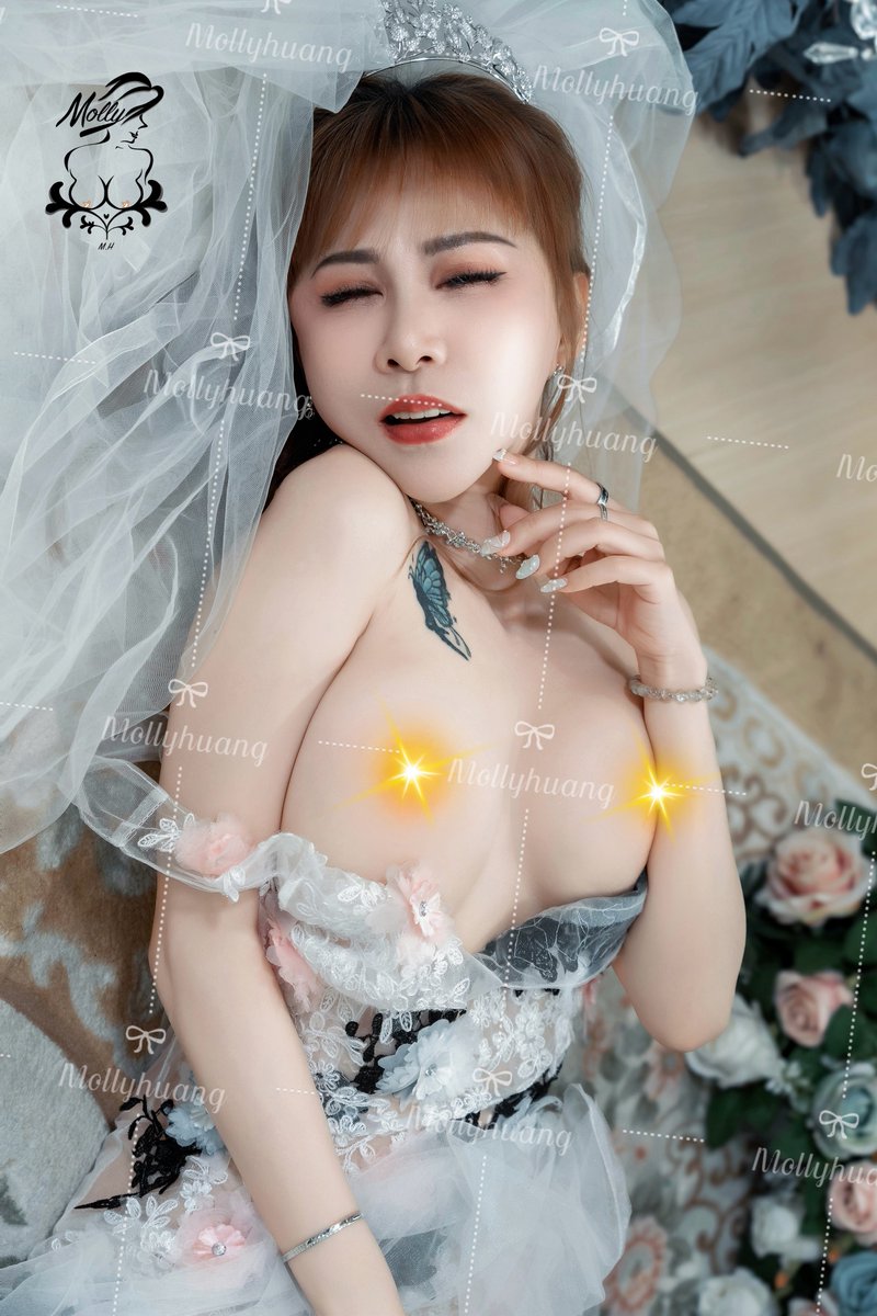 mollyhuang0804's tweet photo. 這樣的表情會讓你們聯想到什麼🤭

#轉推愛心留言加追蹤❤️
#無碼影片照片都在Fansone😍 
#感覺派戀愛感人妻💋 https://t.co/gYA9HvvGgz