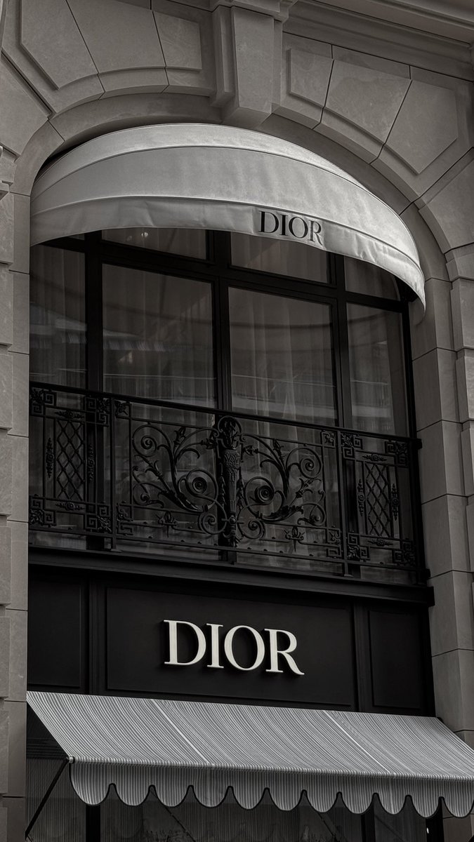 alcelestials's tweet photo. that’s  why  i  love  france. https://t.co/6kIh6hBtQh