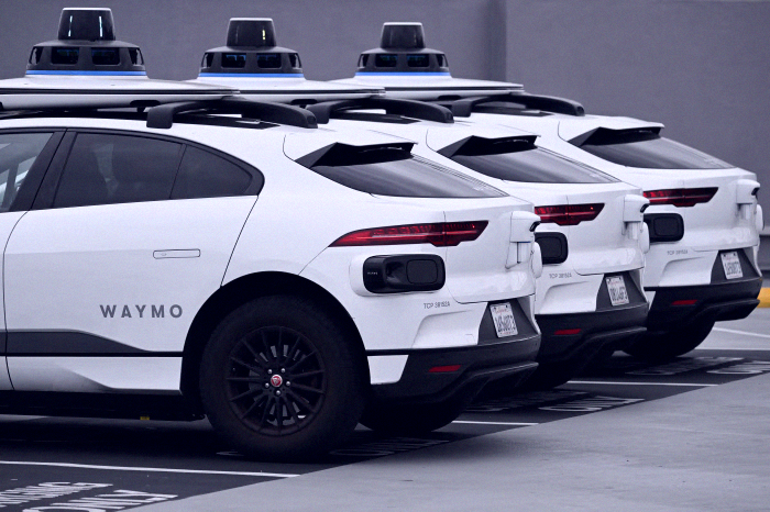 naru_ktm's tweet photo. Waymo cars, owned by Google ($GOOGL), racked up $9,325 in parking tickets in Austin, Texas after launching there in 2024, Bloomberg says. 😬 https://t.co/rDEIwi9xfq