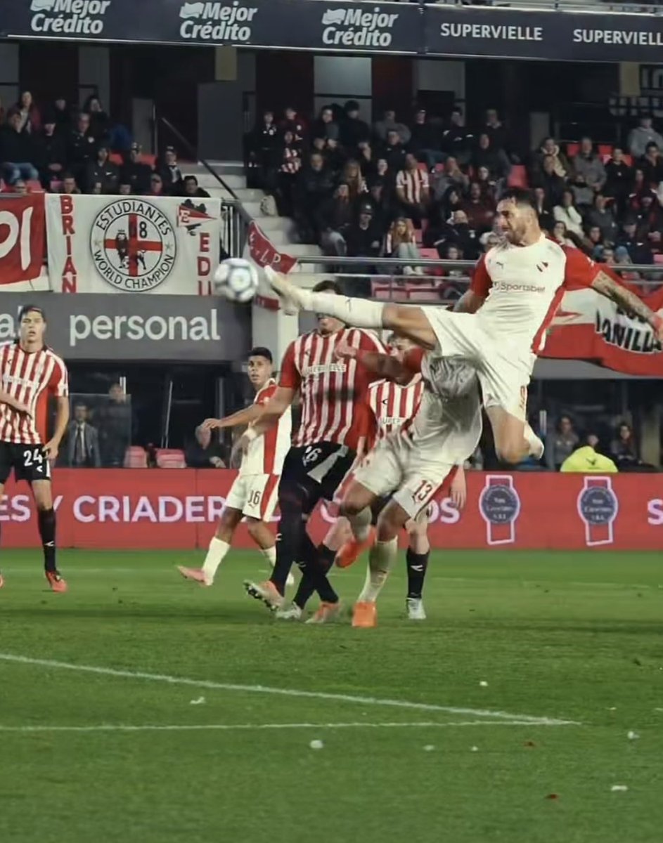 PastorPozzo's tweet photo. Ay mi madre Gabriel Ávalos recreó el logo de la Bundesliga https://t.co/eSvmh5jiT1