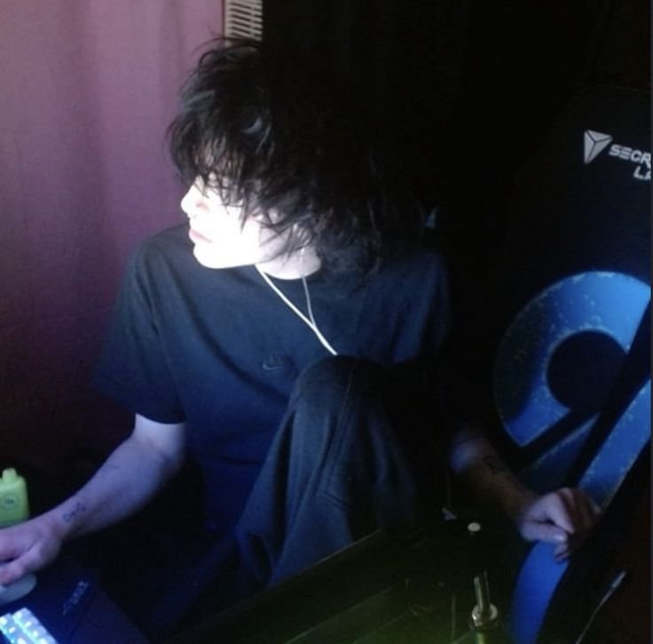 XxMoonNightxX_'s tweet photo. —ARMIN KEENAN—
                    「 24 YRS//GEMINIS]
            ۞╬═════« ◇ »═════╬۞
                      PRO PLAYER 🎮🕹️ https://t.co/osgwNjl6nz