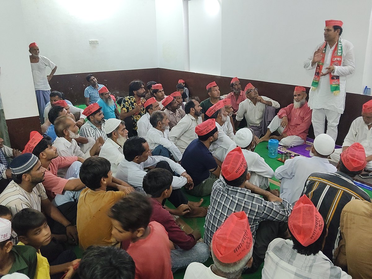 ap_maharaj's tweet photo. धनौरा विधानसभा39 के गांव पथवारी में नुक्कड़ सभा करते हुए @jpsinghsp39 #जितेन्द्र_प्रताप_सिंह @yadavakhilesh @samajwadiparty @dimpleyadav @MPDharmendraYdv @shivpalsinghyad @Kamalakhtar25 @AlokRanjanIAS @rajkumarbhatisp @parvezaliamroha https://t.co/ONYZIdrbJ5