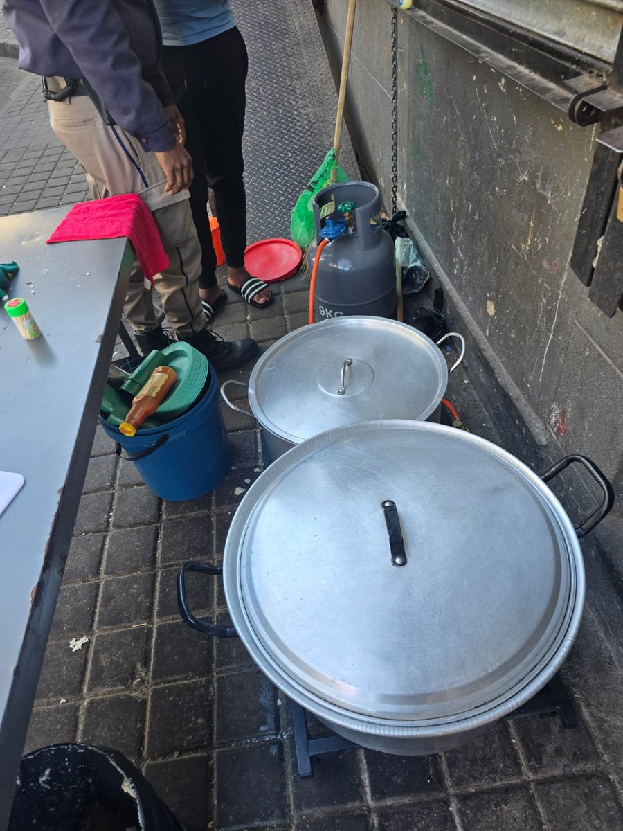 JoburgMPD's tweet photo. Compliance is everyone's responsibility!!!

Operating a restaurant, food stall, braai stand, or any other food business on a public road, street, pavement or municipal property without the necessary approval from the local municipality is a contravention of municipal by-laws.

Unauthorised trading on public roads can obstruct pedestrians & traffic, increase the risk of fires from open flames or gas cylinders, block stormwater drains, contribute to littering, illegal dumping & create health and safety hazards for the public.

Business owners & informal traders are urged to obtain the required permits and operate only from approved trading sites; failing which, your goods will be impounded. 

Compliance with municipal by-laws helps protect public safety, keeps the city clean &ensures fair & lawful trading.

Goods were impounded for non-compliance at Leyds & Simmonds Streets in Joburg by JMPD BMU unit officers 👇🏻
#JoburgByLaws 
#BuyaMthethoManjeNamhlanje