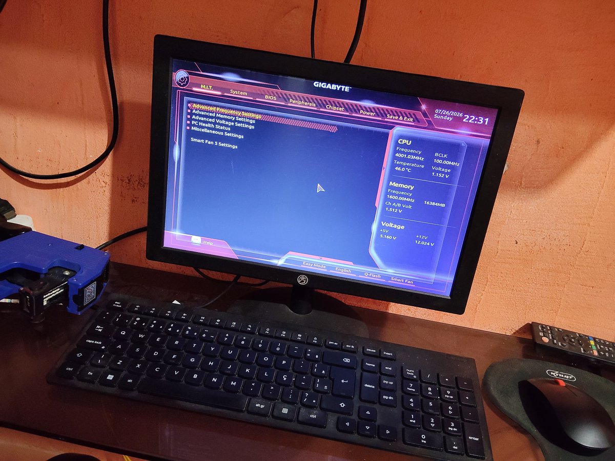 IakoSabat's tweet photo. @lockgamer_ #fritandosetup #setuplockgamer

Opa Lock! Beleza?

1°: 
- Gabinete Raidmax BlackStorm
- Placa PCWARE ipmh110g
- I7 7700
- 16gb DDR3
- SSD 480gb WD Green
- 1 HD 500gb Toshiba P300
- 2 HDs 1tb Toshiba P300
- 2 HDs 1tb Firecuda
- 1 HD 2tb WD Red https://t.co/w1e53bWp4f