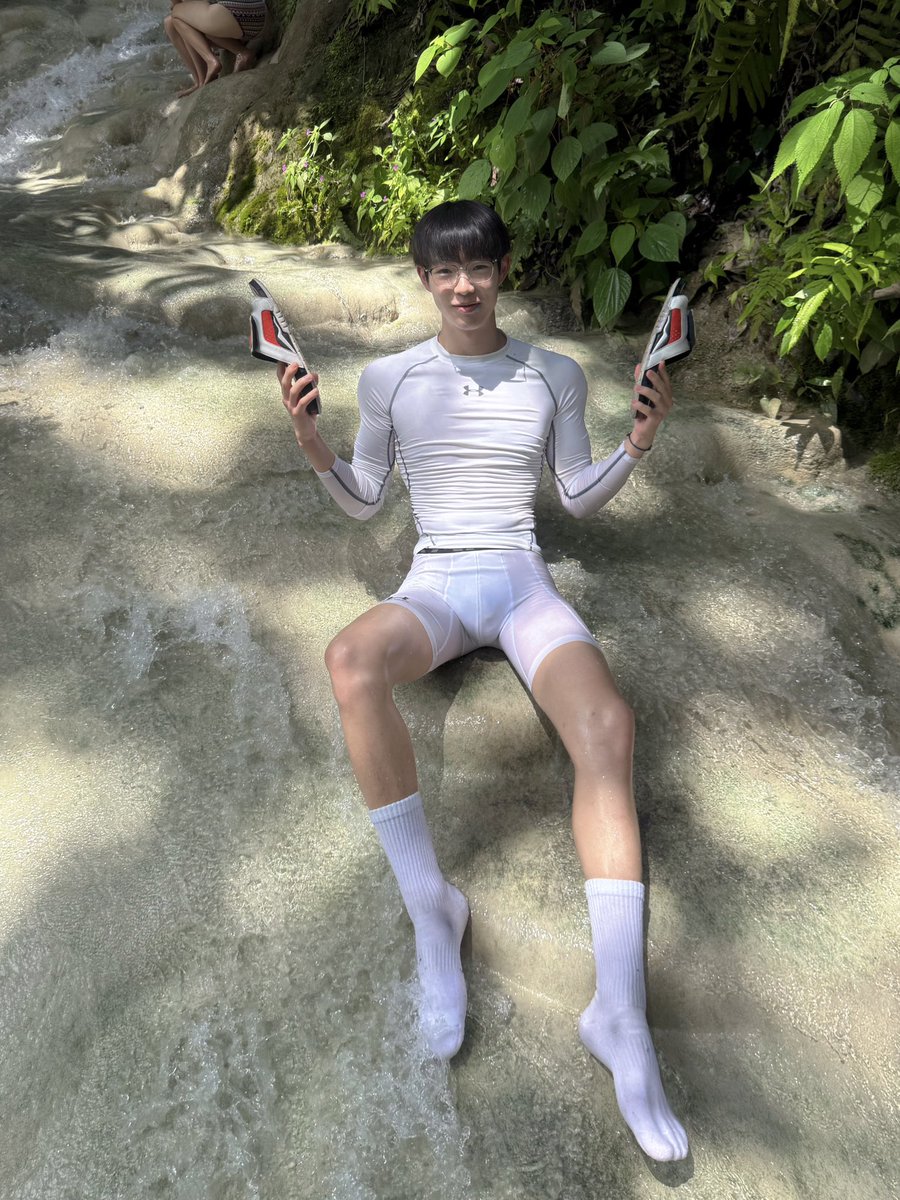 gongling_'s tweet photo. 黏黏瀑布🤩 https://t.co/CoKMhRy4Gx