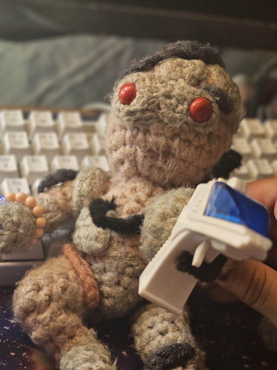 boppitcorn's tweet photo. The Huxmonculi also got mini laser blasters. Still wondering if this was a good idea.
#nothux https://t.co/c3LLy5J1b5