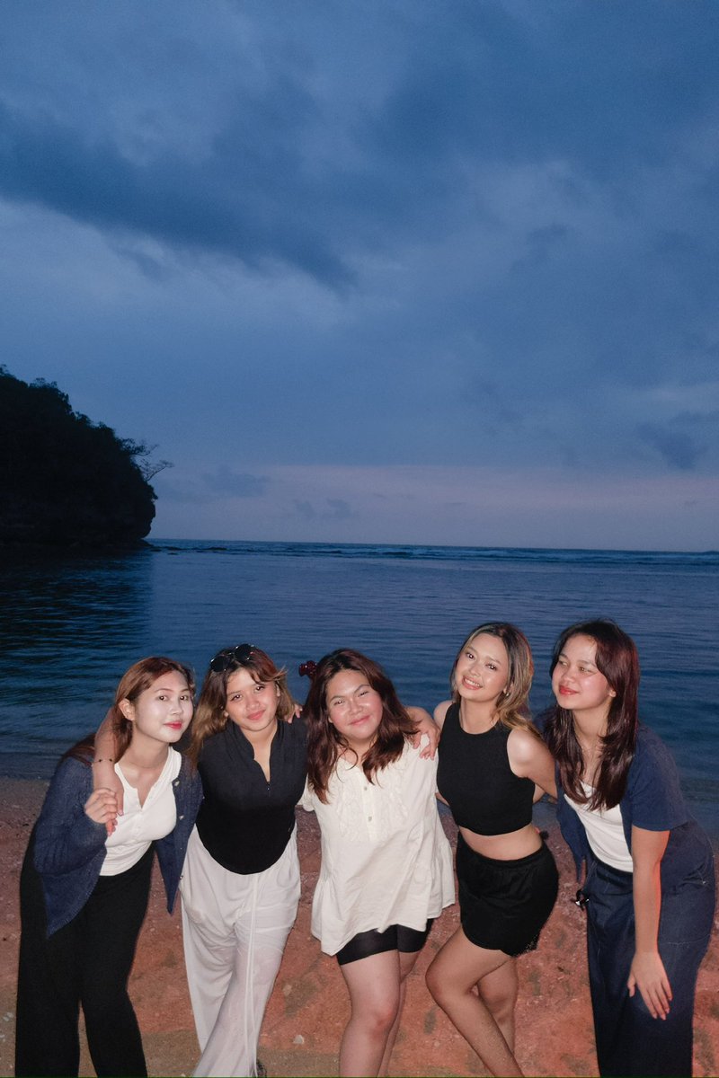 cinuynay's tweet photo. first time mantai experience, i used to hate beaches/the sea. glad my first were with them 🤍🍾 https://t.co/1Ke8b3ioOP