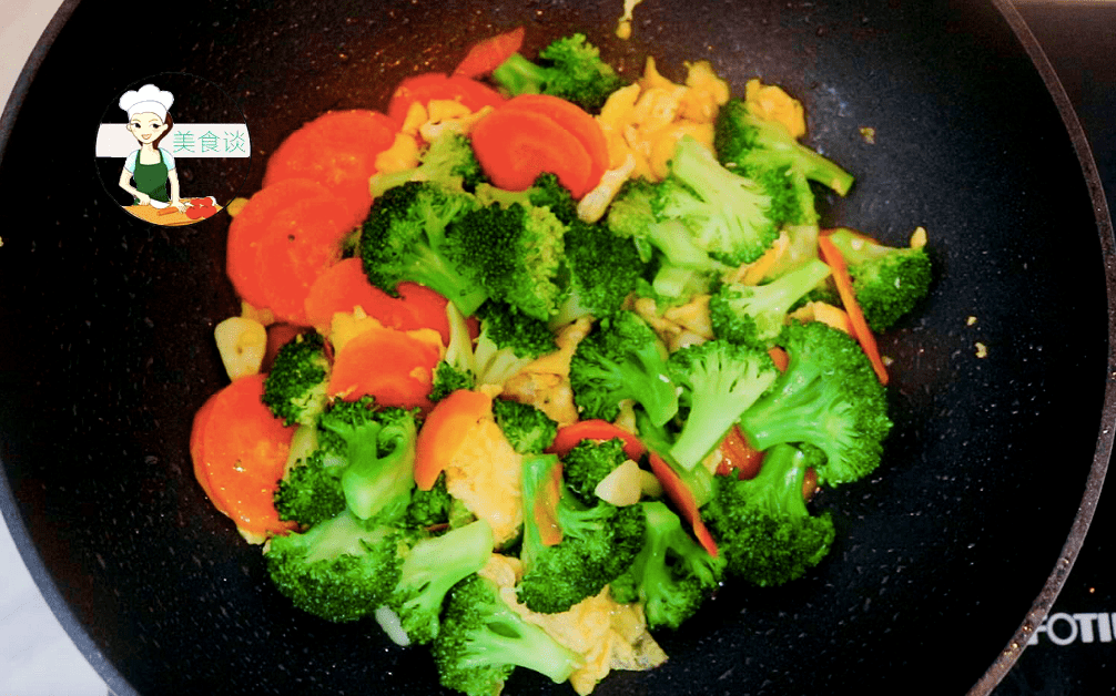 NctYddUwPJ1sU0O's tweet photo. Quick and tasty low-carb meal: grilled chicken breast with roasted broccoli u0026 quinoa, perfect for your fat loss journey! No guilt, all fuel for your goals https://t.co/W1KYKp4XWs
