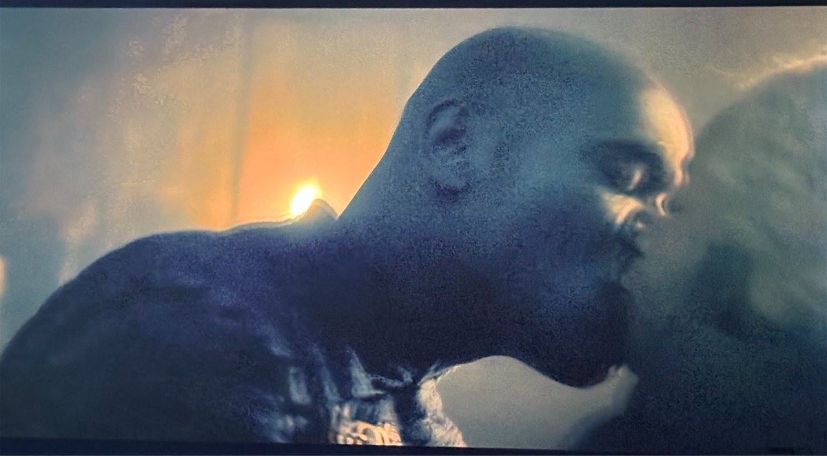 mothrfdragns's tweet photo. ESPERA QUE? De estos si nos dieron un beso pero con Jacaerys nada?
#HouseOfTheDragon #HOTD https://t.co/iDaUS4k2qK