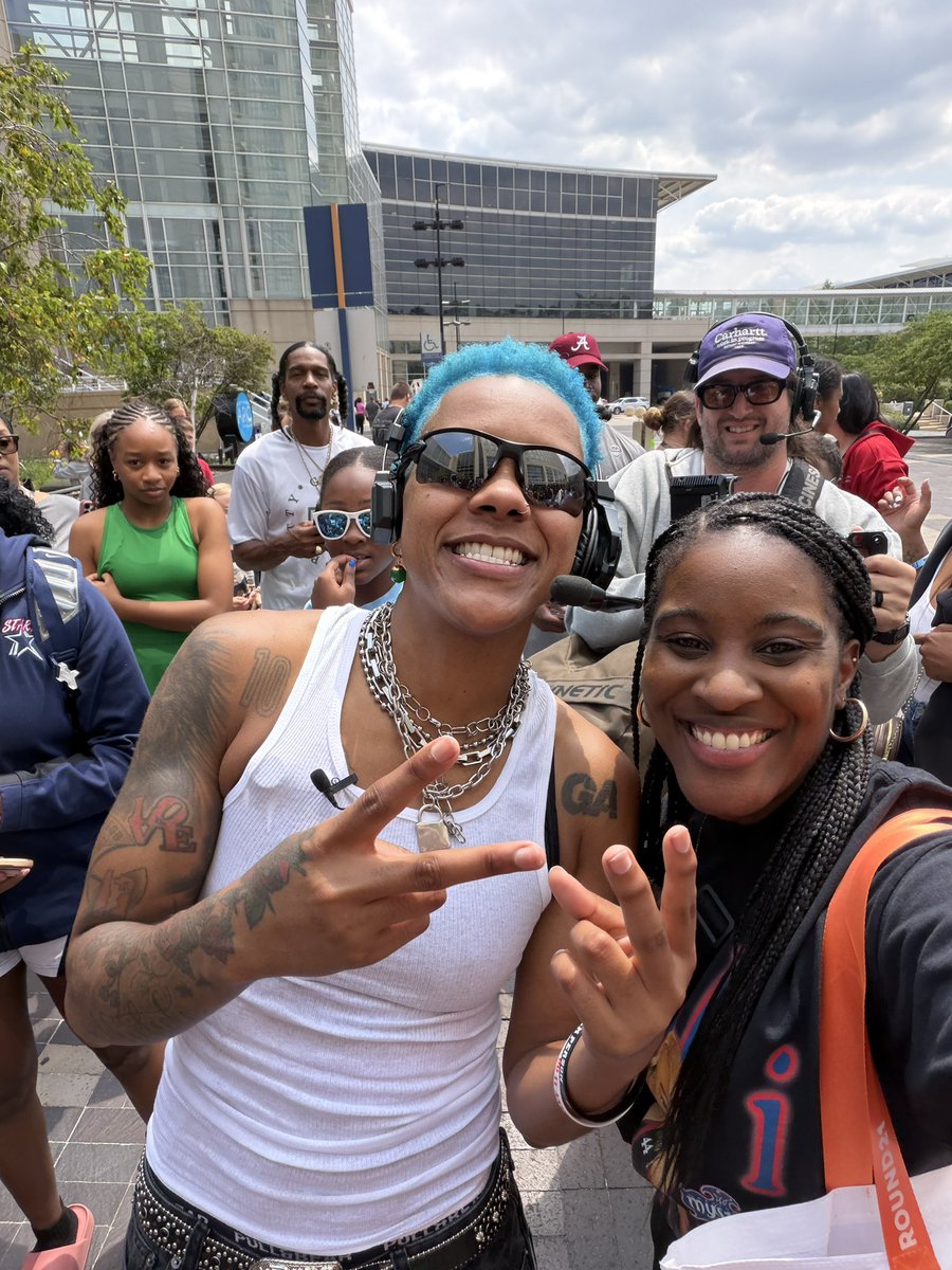 Christina Henderson tweet media