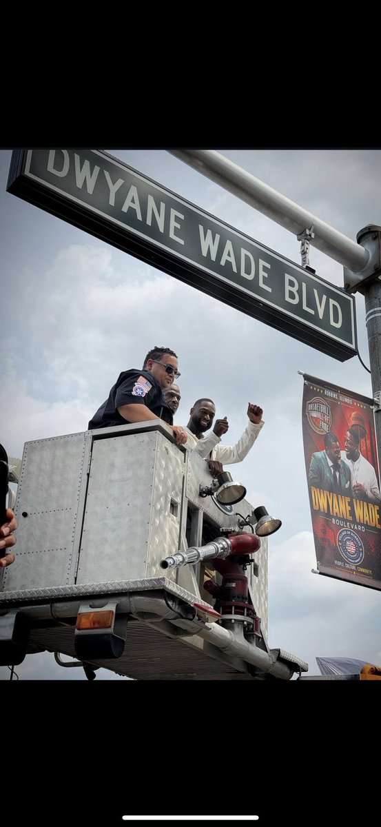 wynetwork's tweet photo. Dwyane Wade got his own street named after him today in his hometown Robbins, Illinois 🥹

via milliefrick/IG https://t.co/UtgcptCkPt