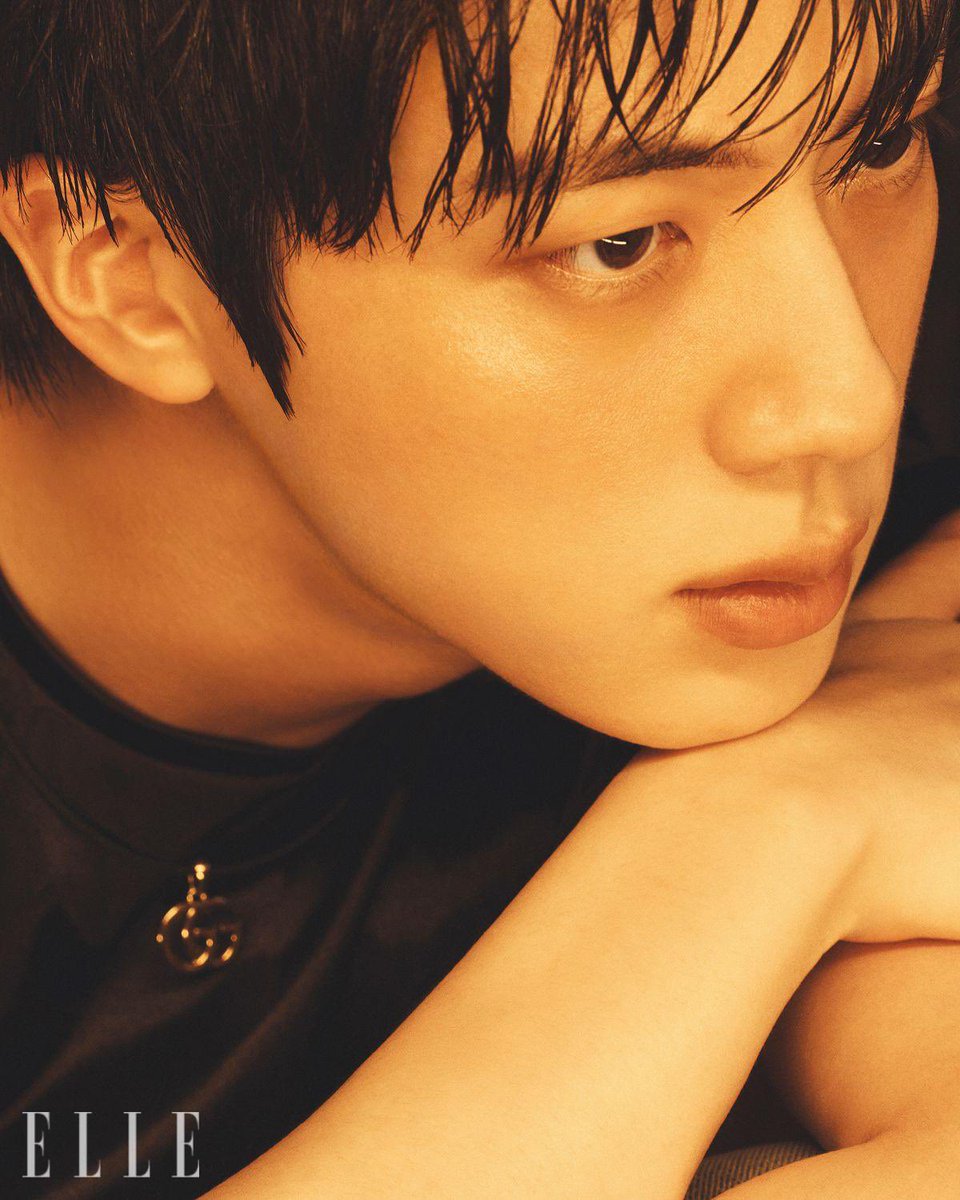 jinnieslamp's tweet photo. [ELLE Korea] Just take in the overwhelming majesty of Gucci Prince BTS Jin. (10 photos) [HD]

BTS Jin needs no flowery embellishment. Dressed in Gucci, he brings the cover photoshoot to life with his most free-spirited movements.

JIN FOR ELLE KOREA 
#JinxELLEKorea #JinxGucci 
#Jin #Gucci @gucci