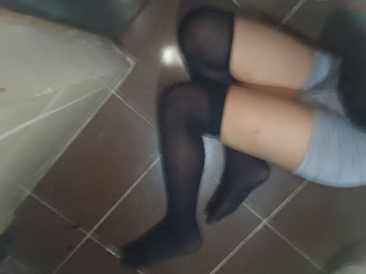 femboy_feeet's tweet photo. Write to me, darling, I have no friends 😭#femboy #footfetısh #feet #feetfetısh #fetish #Socks #twin https://t.co/kRgchJNYiN