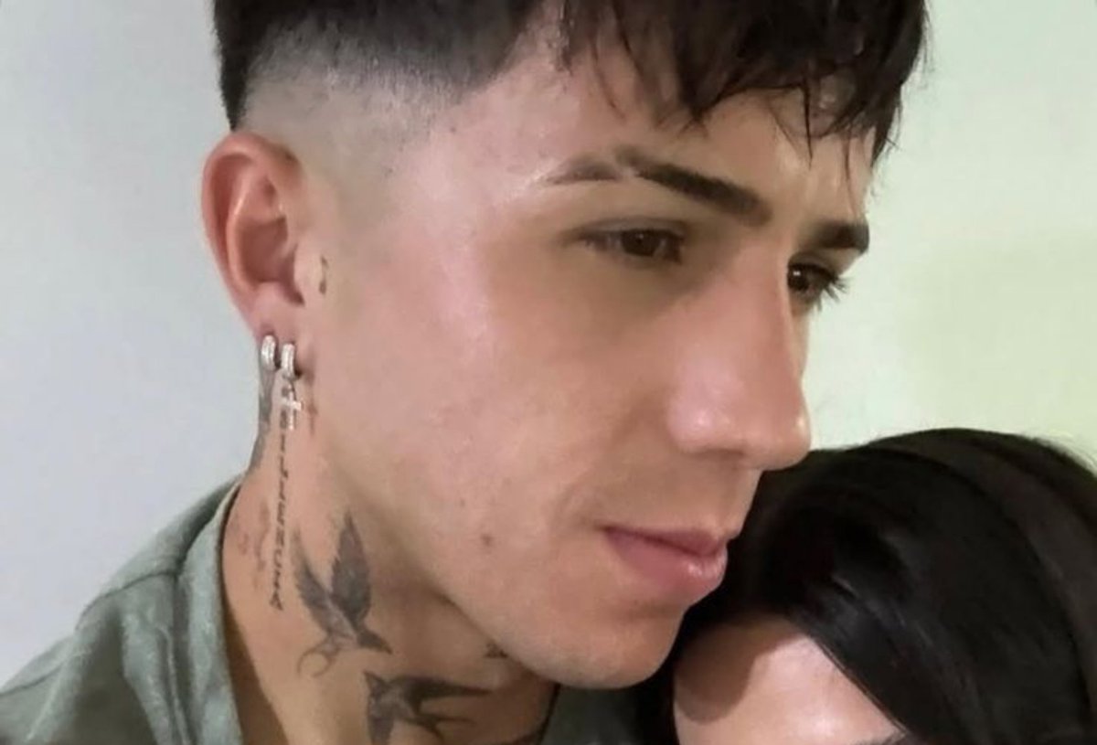 veleztoxiic's tweet photo. Pero mira lo que es este cristiano sin gel y se pone medio pote en la cabeza, ESCONDANLE EL GEL YA, A VOS TE HABLO VALENTINA CERVANTES ,te lo pide todo un país 🙏 https://t.co/qFx5lFtJOg