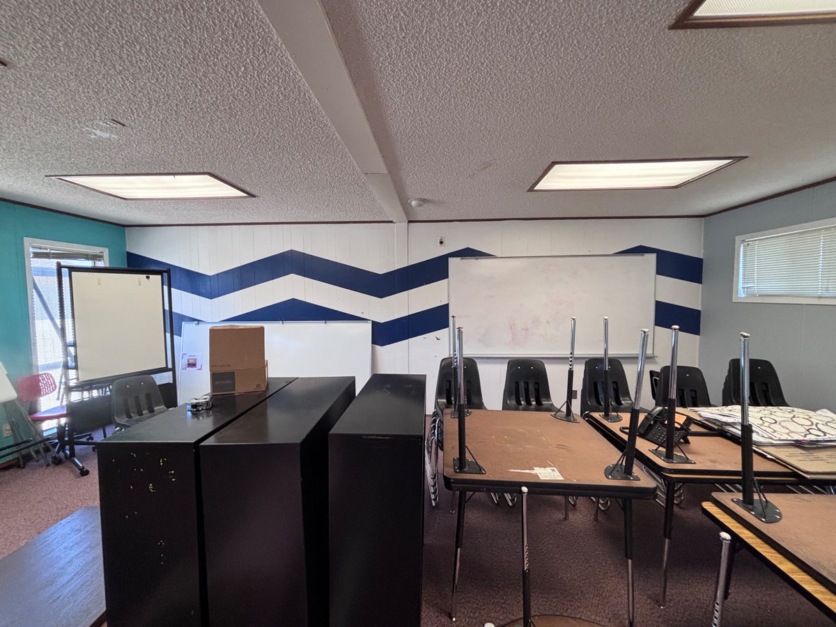 MrNeibauer's tweet photo. Anyone want to help me cover this tacky wood paneling with some cool wallpaper? I’m thinking concrete on one wall and wood paneling on the other. What do you think?
https://t.co/ZFGsYY2tNR
#Teachersof𝕏 #clearthelists #BetterTogether #clearthelist2026 https://t.co/VvHBYqkcZD