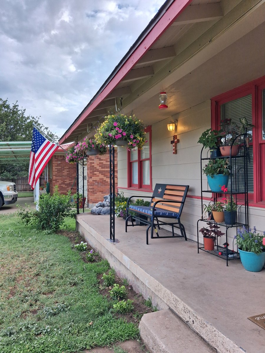 TaniaVanZy2228's tweet photo. We are two of those who were fortunate enough to come to America through this program. I do not possess the words to describe how grateful we are to be here. This is truly an amazing country with amazing people. We have been humbled by your kindness. God bless Amerca and her people 🇺🇲
