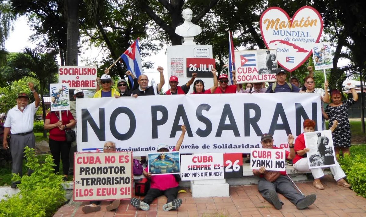 embacubasalva's tweet photo. Solidaridad en El Salvador hoy: "El 26 de Julio en la Plaza José Martí de San Salvador gritamos un 
¡VIVA CUBA SOCIALISTA!  y un ¡EL YANKEE NO PASARÁ!".

#CubaNoEstáSola en este 26 de Julio. 

#MiMoncadaEsLaPatria https://t.co/9kxGqCF5WQ