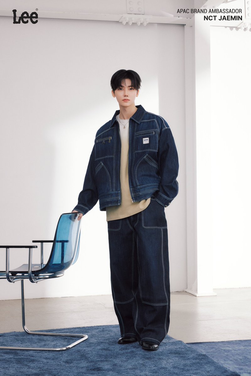 leejeansphil's tweet photo. Built on workwear. Styled for now.

NCT JAEMIN rocks a bold Jelt demin look , 91B jacket paired with extra wide fit jeans.
Fashion-forward, confident, and made to stand out.

#LeeJeansph #LeeAPAC #LeeWorkwear  #TheBestStoriesHappenInJeans https://t.co/bdGsykFF2H