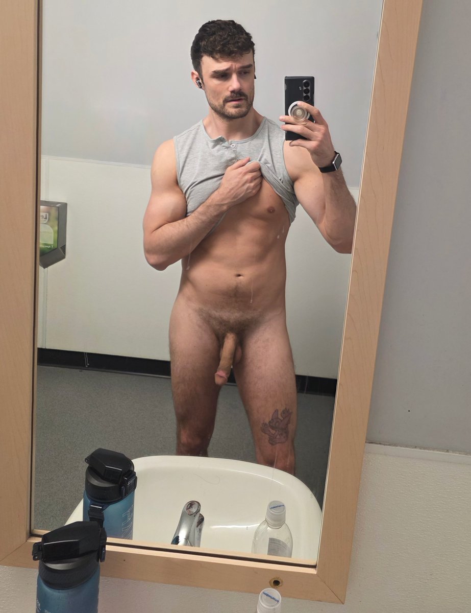 HazHarlan's tweet photo. Sweaty gym session means sweaty floppy meat 🍖 #gay https://t.co/ATP4foc6ML