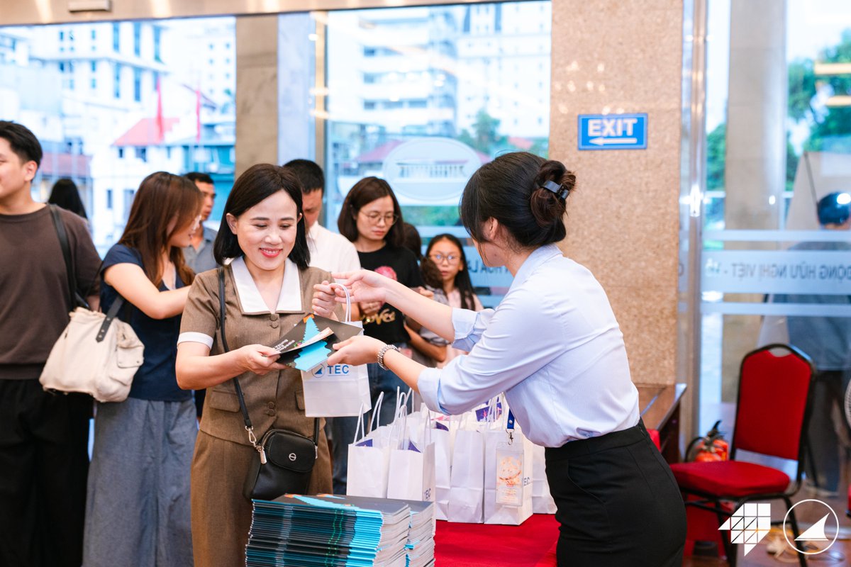 bitgetvietnam's tweet photo. Congratulations on the Final Night of Startup with Kawai 2026! 🔥

Blockchain4Youth is proud to be the Diamond Partner supporting young entrepreneurs.

Shine not only tonight, but long after the final night!

#Blockchain4Youth #B4YKawai2026