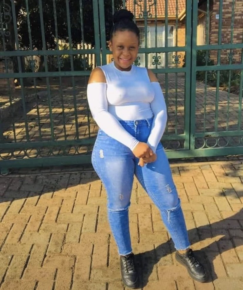 RealKoenaza's tweet photo. This is Jabulile Nkosi from Alexandra. Last Saturday, she was reported missing and now she was found dead by the Juskei Bridge 😭😭😭🕯

✝️May your beautiful soul Rest In Peace 🤍🕊 https://t.co/NTDt6V44FP