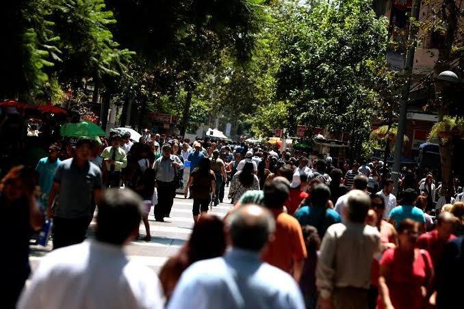 Chile_Ranking's tweet photo. Estas son las 10 COMUNAS CON MAYOR PORCENTAJE DE POBLACIÓN MIGRANTE EN CHILE 🌍🇨🇱

1. Independencia: 31,2%
2. Santiago: 27,8%
3. Estación Central: 16,6%
4. Recoleta: 16,2%
5. Quinta Normal: 14,8%
6. Iquique: 14,2%
7. Antofagasta: 11,5%
8. Calama: 10,8%
9. Arica: 9,8%
10. Copiapó: 8,9%

Datos de INE / Servicio Nacional de Migraciones 2025 (SERMIG)