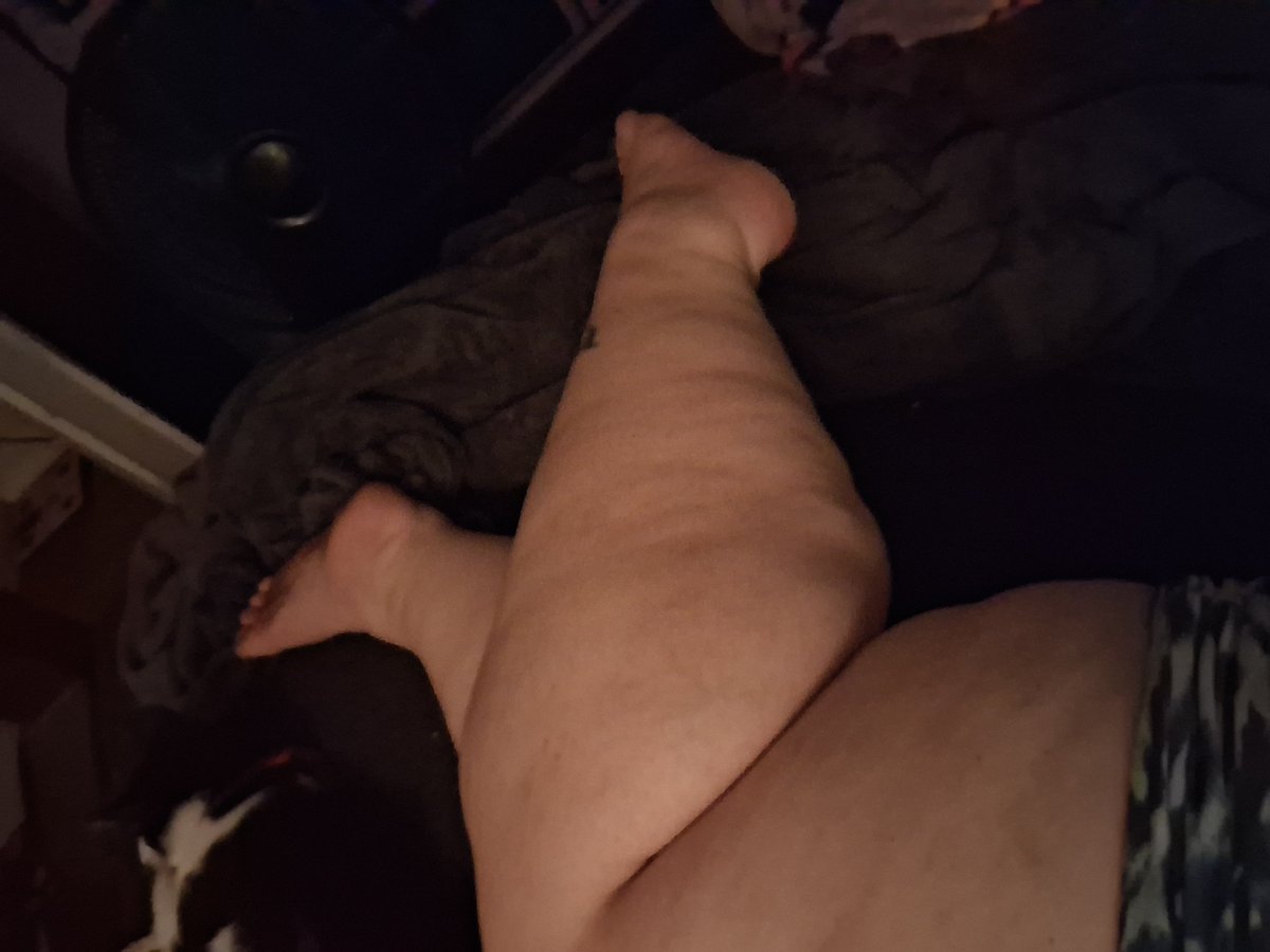 RoseLillis's tweet photo. #SBBW #Chubbylegs #paypig #feetworshi̇p https://t.co/RXRUcUPcga