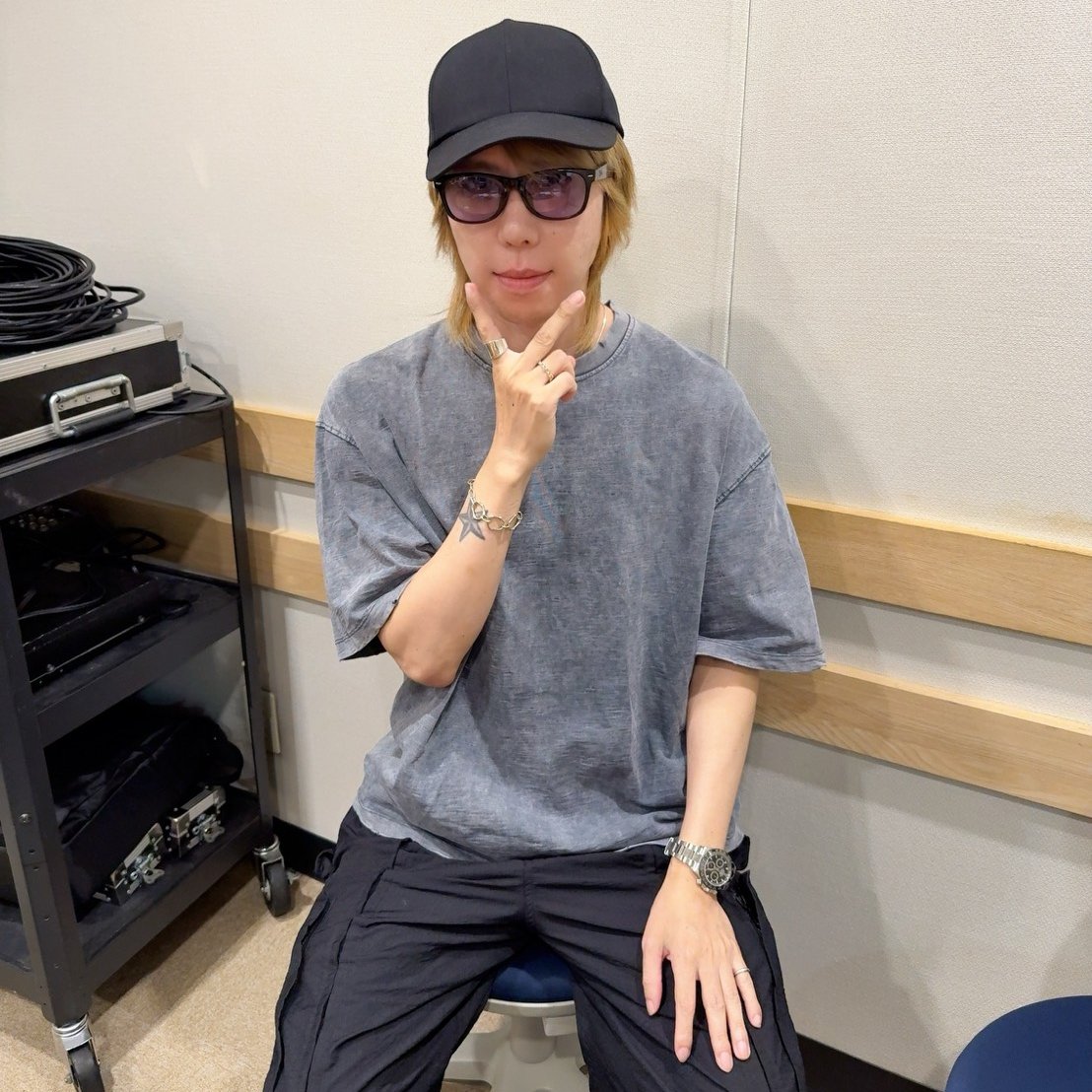 761ymc's tweet photo. 今週の #ユアモニ は‼️

2022年にスタートしたこの番組、今週7月31日（金）で、放送1000回を迎えます👏✨

これを記念して、今週は番組リスナーと電話を繋ぎ、番組の思い出や僕マオへのメッセージなどをお届けします☎️💕

平日の朝10:50〜OA📻
#シド
#マオ https://t.co/wDsfseWncX