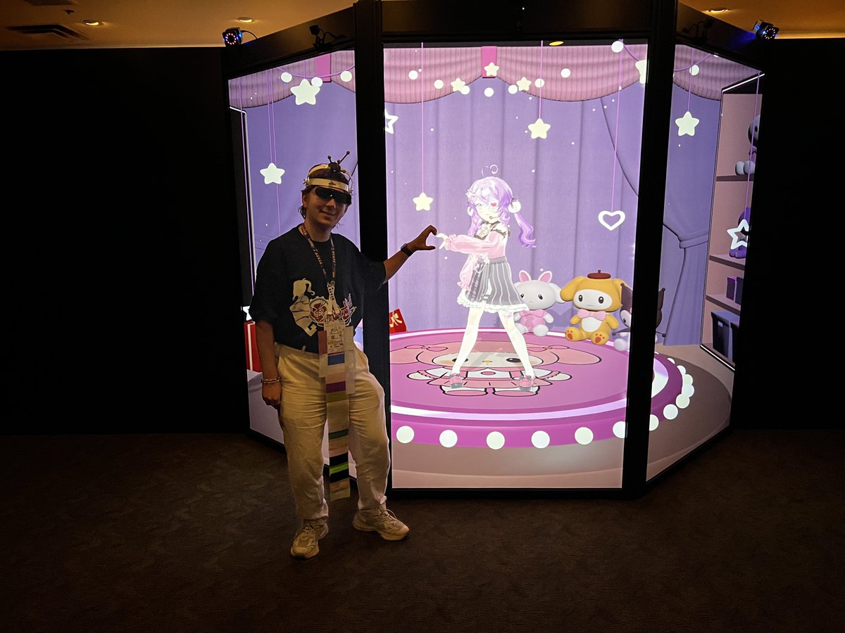 danirukun's tweet photo. The #OffKaiGen5 3D meet &amp; greet with @splendiferachie was definitely a strange but super cool experience! I love seeing tech being pushed to new limits.
Also wtf is this signed card mannnn 😭😭 https://t.co/CqKDwh9gKc