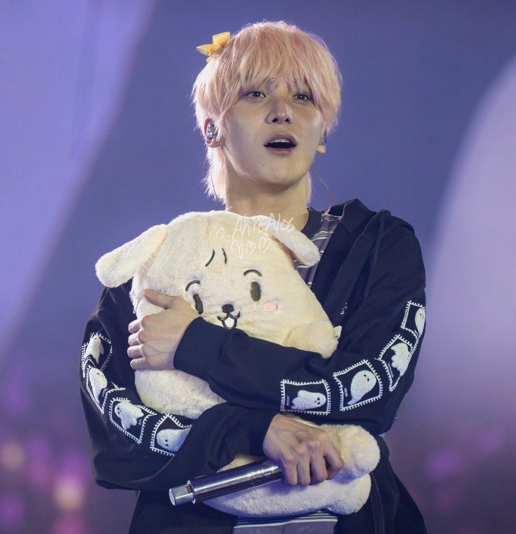 puppymxtz's tweet photo. streamer yh’s daytime streams consisting of lets play and other cute contents whereas his nighttime streams are much more raunchy…if someone donates enough, yh will even let them choose which toy he’ll ride for the rest of the night https://t.co/qau08ZUcxy