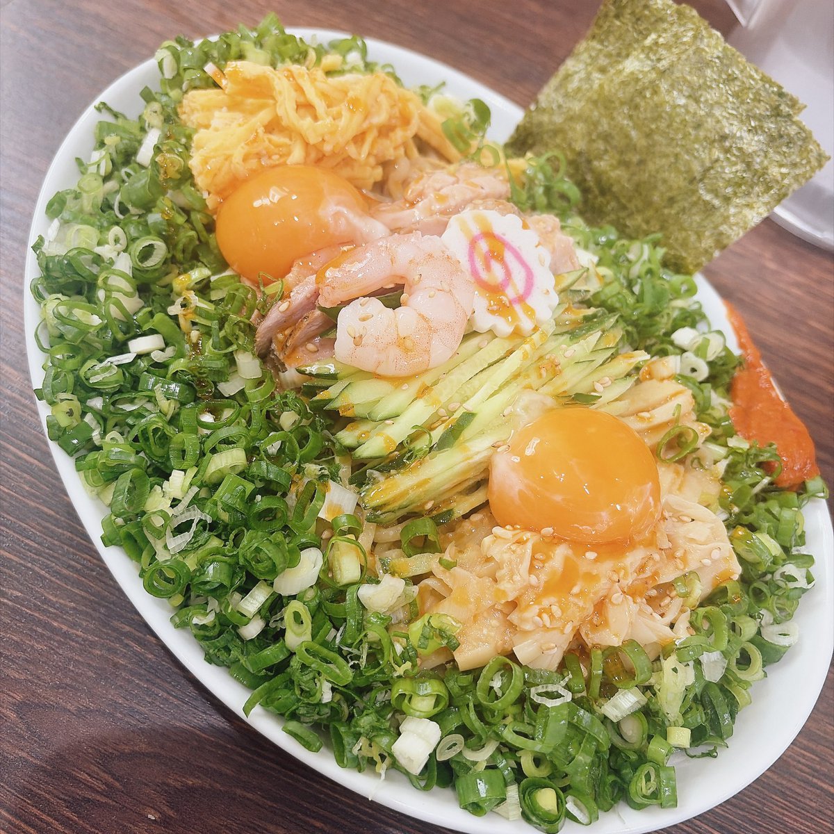 seichioikaketai's tweet photo. 麺活🍜雪ぐにさん☃️
味噌だれ冷大券×2
青葱　生卵（白身飲）　ラー油
【能書不要】
美しい
健康第一、青葱リング💍
味噌だれと麺と絡めれば満点大笑い
βカロテン&amp;ビタミンCで夏風邪予防
何やらS🆚Oバチバチやってるが
『男なら渾身の一杯で勝負』
これしかない
TEAM雪ぐにの皆様ご馳走様でした
#雪ぐに https://t.co/1EiaryA55x