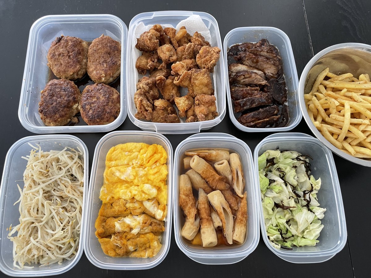 rionacat's tweet photo. おそようございます('▽')
作り置きできました
左上から

照り焼きハンバーグ
鶏の唐揚げ
タンチャーシュー（市販）
もやしのナムル
卵焼き（甘辛＆チーズ）
ちくわの煮物
キャベツの塩昆布あえ

おやつフライドポテト

以上、7点＋1おやつです。
今週も張り切って参りましょう！ https://t.co/WWcqq8z8pE